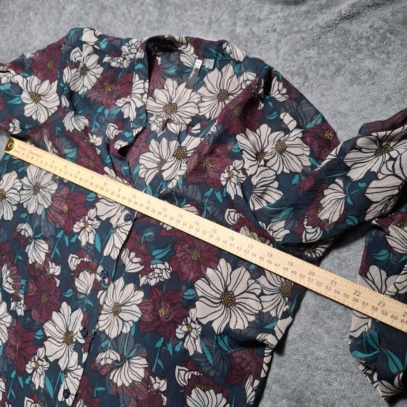 Kut from the Kloth floral sheer Sinclaire button down boho blouse Size Medium - Picture 9 of 9